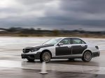 Под капотом "заряженного" Mercedes E 63 AMG спрячутся 575 "лошадок"