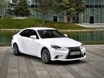 Lexus выводит в российские продажи седан IS