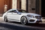 Mercedes-Benz предложил россиянам более дешевый седан C-class с полным приводом