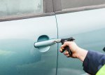 Как открыть автомобиль без ключа?